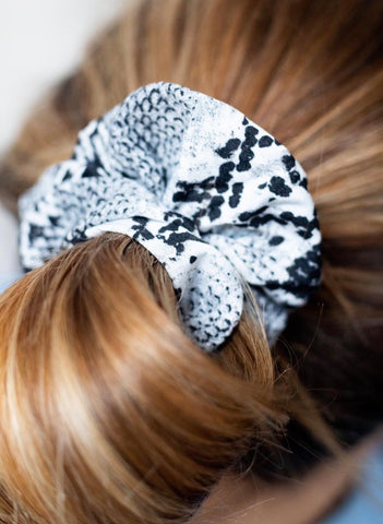 Snake-Print Hair Scrunchie Grey – Lovely Eira - Main Image